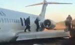 Самолет със 135 души се оказа по корем насред улицата в Иран