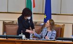 Всички срещу ГЕРБ: Парламентът избра юриста Ива Митева за свой председател Всички срещу ГЕРБ: Парламентът избра юриста Ива Митева за свой председател