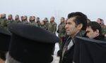 Премиерът бе освиркан и ударен с топки сняг на Шипка (обобщение) Премиерът бе освиркан и ударен с топки сняг на Шипка (обобщение)