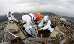 Фотогалерия: Алпинисти обезопасяват покрива на монумента Бузлуджа