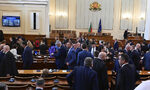 Парламентът създаде повечето си комисии след три дни спорове