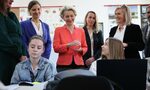 Фон дер Лайен обяви в Косово помощи за €75 млн., Вучич обсъжда със сърбите нова блокада