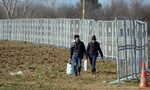 Засилена охрана и премълчавано насилие: как държавата се справя с невиждания брой мигранти