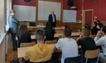 Гешев прави опасна пропаганда на съмнителни идеи сред непълнолетни ученици