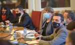 В комисия депутатите решиха минималната заплата да стане брутна, БСП очаква хаос В комисия депутатите решиха минималната заплата да стане брутна, БСП очаква хаос