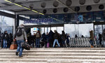 На средна възраст, семейни, за да оцелеят: кой в България заминава на работа в чужбина