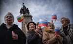 С протести и жива верига десетки поискаха запазването на Паметника на Съветската армия С протести и жива верига десетки поискаха запазването на Паметника на Съветската армия