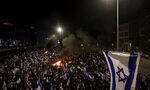 Масови протести в Израел, след като Нетаняху уволни министъра на отбраната Масови протести в Израел, след като Нетаняху уволни министъра на отбраната