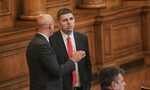 Управляващите предлагат МВР да предаде 100 бронетранспортьора на Украйна