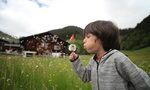 Близо две трети от семействата с деца в България избират то да е само едно (графики) Близо две трети от семействата с деца в България избират то да е само едно (графики)