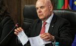 "Ще довърша мандата си": Гешев скъса оставката си и обяви война на Борисов "Ще довърша мандата си": Гешев скъса оставката си и обяви война на Борисов