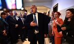 Депутати и симпатизанти от ГЕРБ подкрепиха Борисов преди двата разпита днес (обобщение) Депутати и симпатизанти от ГЕРБ подкрепиха Борисов преди двата разпита днес (обобщение)