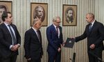 Процедурата изисква Денков да върне изпълнения мандат лично на президента Процедурата изисква Денков да върне изпълнения мандат лично на президента