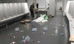 Снимка на деня: Мръсната съблекалня на футболните национали в Литва