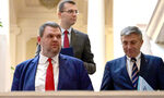 Пеевски обяви, че ще има нова комисия по конституционните въпроси, в която той няма да участва Пеевски обяви, че ще има нова комисия по конституционните въпроси, в която той няма да участва