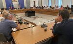 Държавата ще подкрепя производителите на храни и финансово, и защитавайки интересите им Държавата ще подкрепя производителите на храни и финансово, и защитавайки интересите им