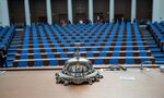 Фотогалерия: Парламентът отива в Партийния дом с амбиция да променя витаещия там дух Фотогалерия: Парламентът отива в Партийния дом с амбиция да променя витаещия там дух