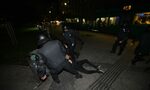 "Не снимай, айде махай се оттук": Полицията поиска да изтрия кадри, в които арестуват
