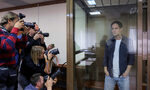 Руски съд отново удължи задържането на американския репортер, обвинен в шпионаж Руски съд отново удължи задържането на американския репортер, обвинен в шпионаж