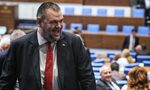"Колос на глинени крака". Може ли Пеевски да ликвидира ДПС