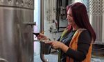 Мария, която се върна от Бургундия, за да прави вино в България Мария, която се върна от Бургундия, за да прави вино в България