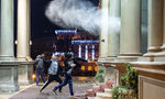 Хиляди протестираха в Белград, полицията използва сълзотворен газ Хиляди протестираха в Белград, полицията използва сълзотворен газ