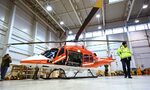 Снимка на деня: Управляващи се снимаха с първия медицински хеликоптер