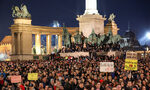 Най-големият протест срещу Орбан заля Будапеща