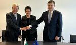 Европейската комисия се ангажира официално да помага на България в кампанията за еврото Европейската комисия се ангажира официално да помага на България в кампанията за еврото