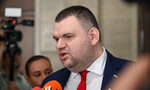Пеевски избяга от въпроси за връзки с председателя на Върховния административен съд, но пусна списък "с касиери"