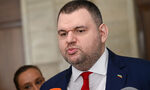 Пеевски очаква Радев да натиска "зверски" новия служебен премиер за две министерства Пеевски очаква Радев да натиска "зверски" новия служебен премиер за две министерства