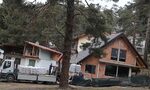 Докато съдът се произнесе за незаконен строеж, майката на Делян Добрев е завършила вила