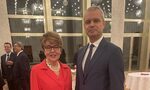 Снимка на деня: Митрофанова посрещна Костадинов и Евгени Минчев на коледното парти на руското посолство Снимка на деня: Митрофанова посрещна Костадинов и Евгени Минчев на коледното парти на руското посолство