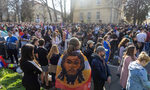 Новините на детски език: Защо протестират студентите в Сърбия Новините на детски език: Защо протестират студентите в Сърбия