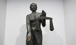 В правовата държава прокурорите не проверяват актовете на съда