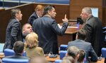 "Има такъв народ" промени позицията си и гласува против комисията "Пеевски"