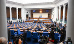 Парламентарната зала се опразни, когато Костадинов започна да чете декларация на "Възраждане" Парламентарната зала се опразни, когато Костадинов започна да чете декларация на "Възраждане"