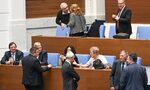 Ножици и ролки вместо бюлетини: експертите по изборното дело открили серия от нарушения Ножици и ролки вместо бюлетини: експертите по изборното дело открили серия от нарушения