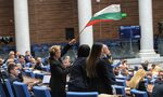 "Пазят мнозинството и угаждат на Пеевски": управляващите не пускат МЕЧ и "Величие" в комисиите "Пазят мнозинството и угаждат на Пеевски": управляващите не пускат МЕЧ и "Величие" в комисиите