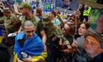 "Ура, прибрахме се": Русия и Украйна си размениха млади военнопленници "Ура, прибрахме се": Русия и Украйна си размениха млади военнопленници