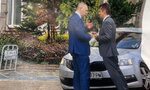 Опозицията очаква антикорупционната комисия да запази шефа си, Пеевски размаха снимка със Славчев и Петков Опозицията очаква антикорупционната комисия да запази шефа си, Пеевски размаха снимка със Славчев и Петков