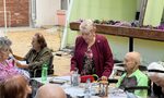 Песни, танци и поезия: "Джулай морнинг", но в дом за възрастни хора Песни, танци и поезия: "Джулай морнинг", но в дом за възрастни хора