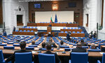 Докато парламентът обсъжда третия вот на недоверие, "Величие" внесе нов