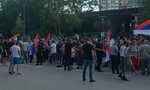 Контрапротестиращи излязоха в някои градове в Сърбия, подканени от Вучич