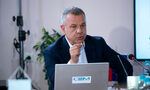 Въпреки че смята процедурата за незаконна, Кошлуков кандидатства в нея за шеф на БНТ