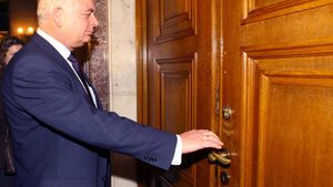 Байърли чрез Wikileaks: Подлизурко командва българското разузнаване