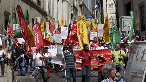 Държавни служители в Португалия протестираха срещу мерките за икономия