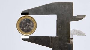МВФ: Еврозоната ще остане в рецесия и през 2013 г., световната икономика се подобрява