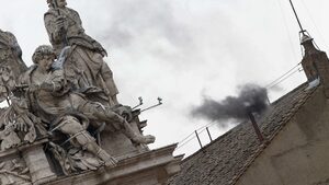 След три вота на кардиналите още няма избран папа
