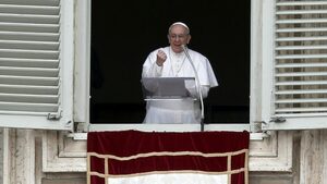 Папа Франциск изнесе първата си Ангелска молитва и приветства вярващите през Туитър
